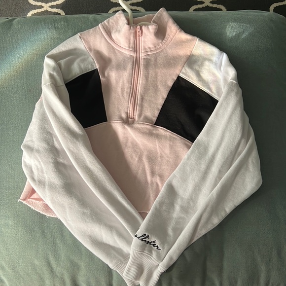 Hollister Cropped Women’s Sweater - Picture 1 of 2